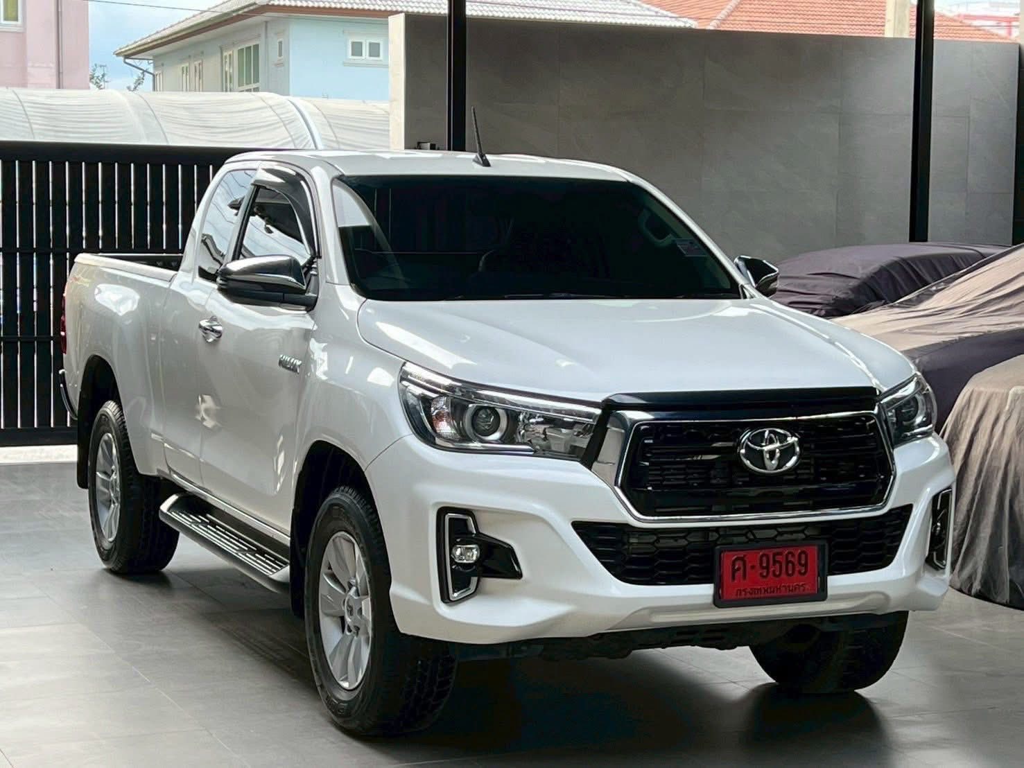 Toyota REVO